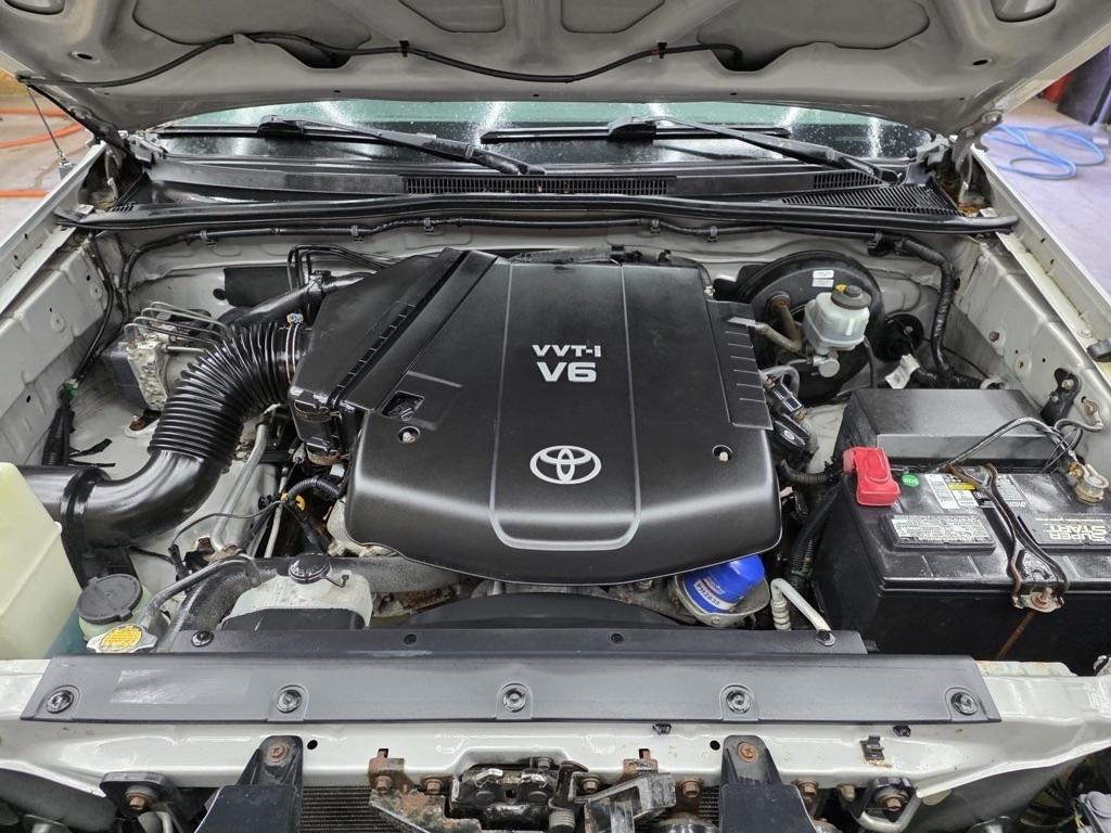 Toyota Tacoma 4WD Double LB V6 AT (Natl) 2010