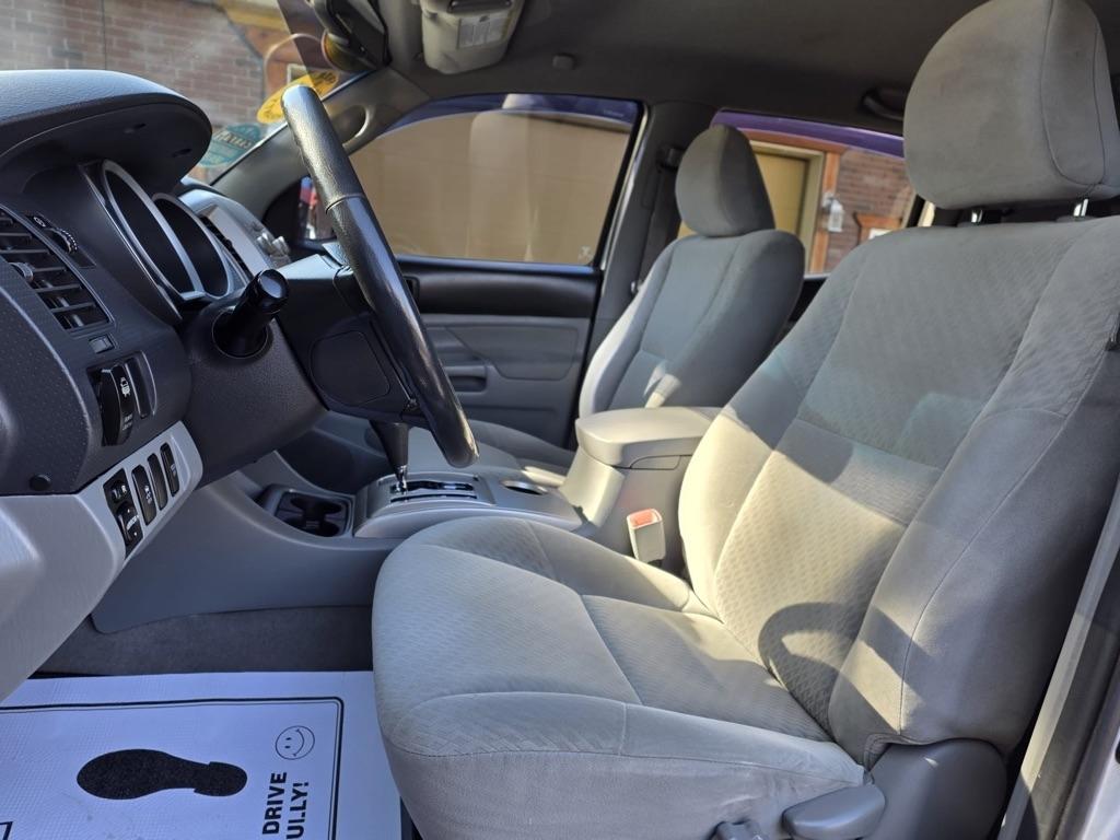 Toyota Tacoma 4WD Double LB V6 AT (Natl) 2010