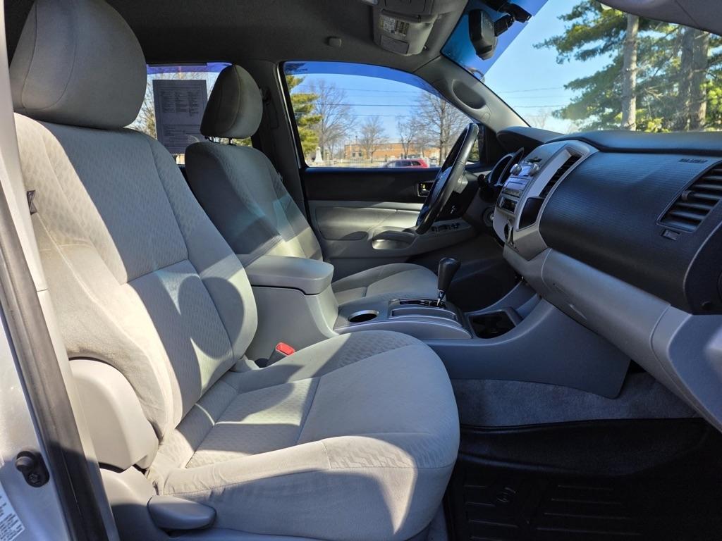 Toyota Tacoma 4WD Double LB V6 AT (Natl) 2010