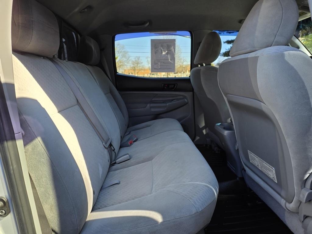 Toyota Tacoma 4WD Double LB V6 AT (Natl) 2010