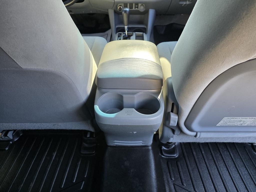 Toyota Tacoma 4WD Double LB V6 AT (Natl) 2010