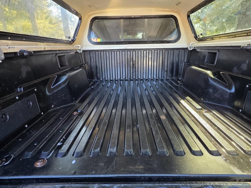 Toyota Tacoma 4WD Double LB V6 AT (Natl) 2010