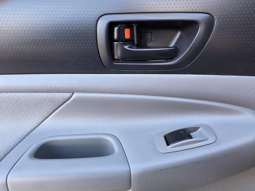 Toyota Tacoma 4WD Double LB V6 AT (Natl) 2010