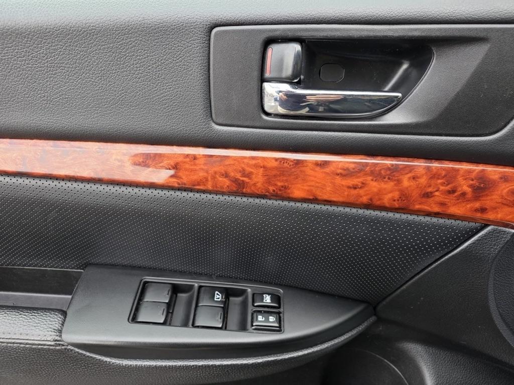 Subaru Outback 4dr Wgn H4 Auto 2.5i Limited 2012