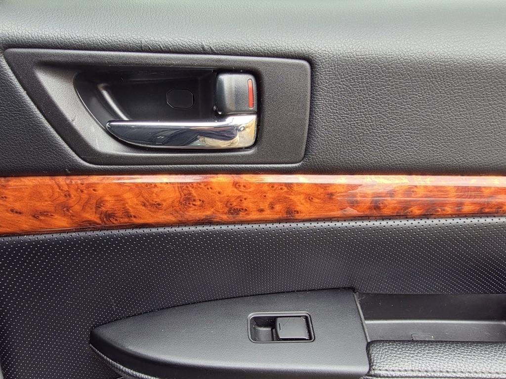 Subaru Outback 4dr Wgn H4 Auto 2.5i Limited 2012