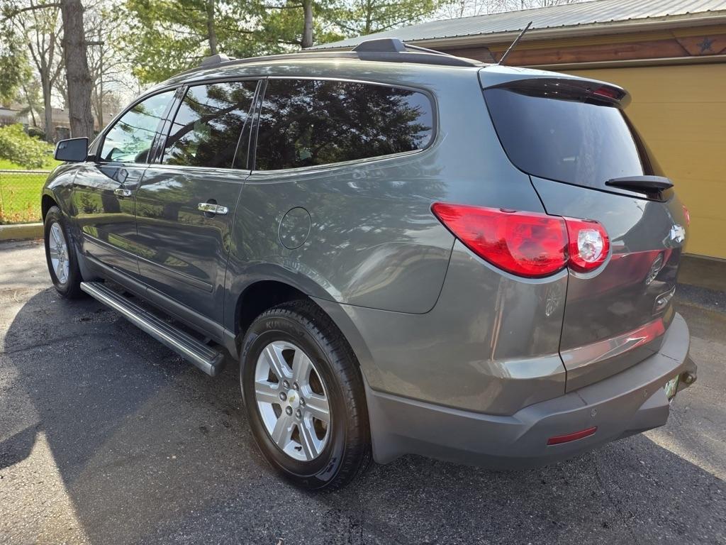 Chevrolet Traverse FWD 4dr LT w/1LT 2011