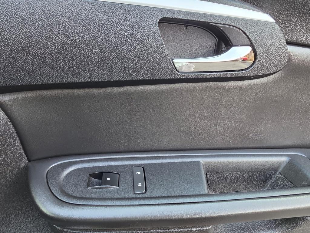 Chevrolet Traverse FWD 4dr LT w/1LT 2011