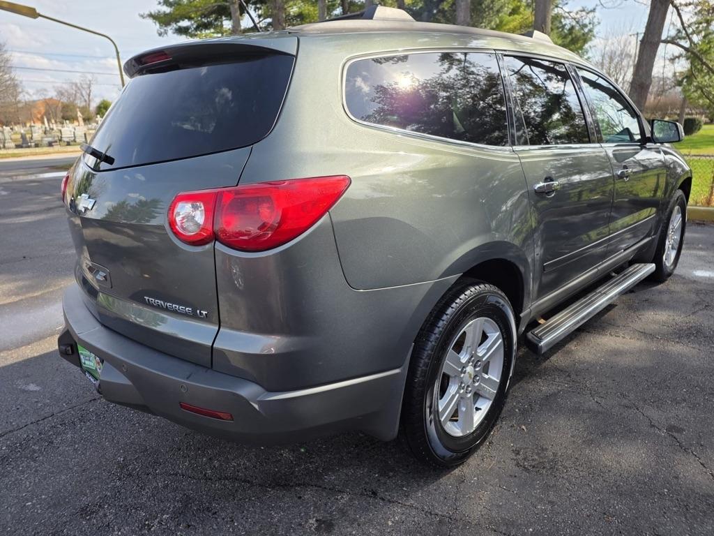 Chevrolet Traverse FWD 4dr LT w/1LT 2011