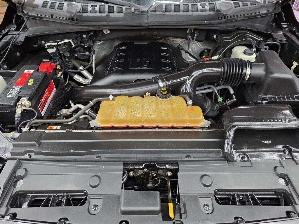 Ford F-150 4WD SuperCrew 157" Lariat w/HD Payload Pkg 2015