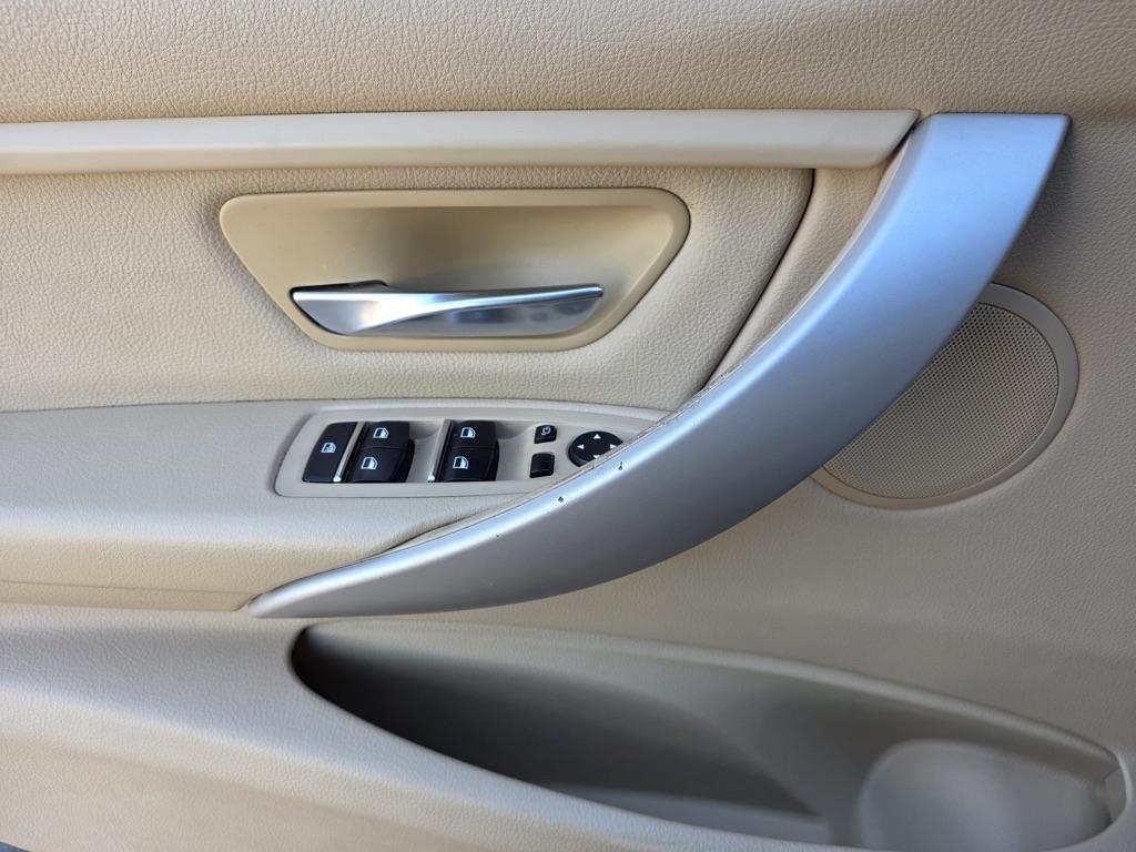 BMW 3 Series 4dr Sdn 320i RWD South Africa 2016