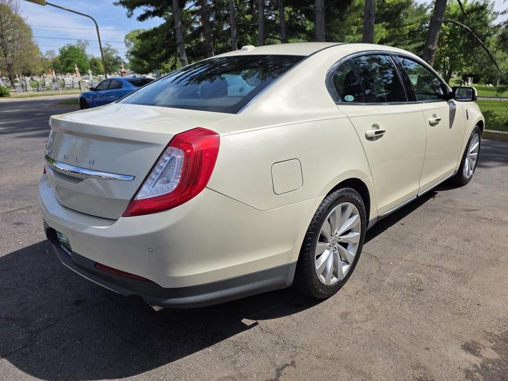 Lincoln MKS 4dr Sdn 3.7L FWD 2015
