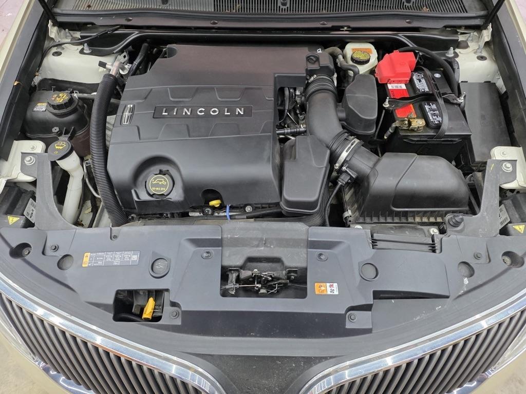 Lincoln MKS 4dr Sdn 3.7L FWD 2015