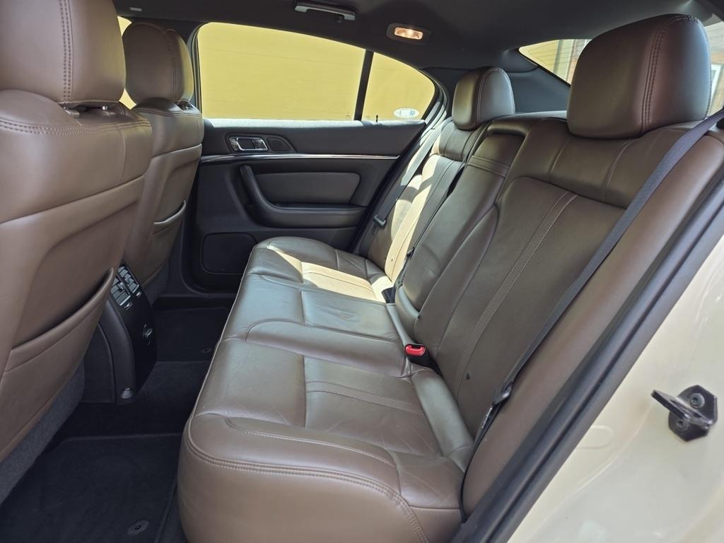 Lincoln MKS 4dr Sdn 3.7L FWD 2015