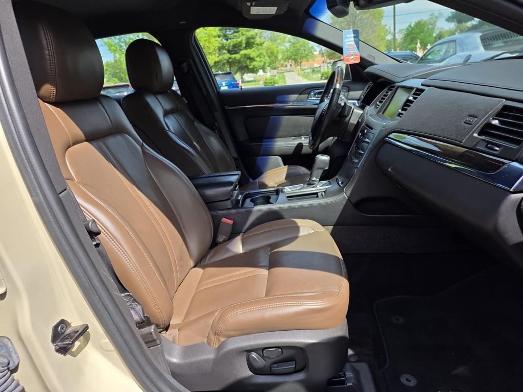 Lincoln MKS 4dr Sdn 3.7L FWD 2015