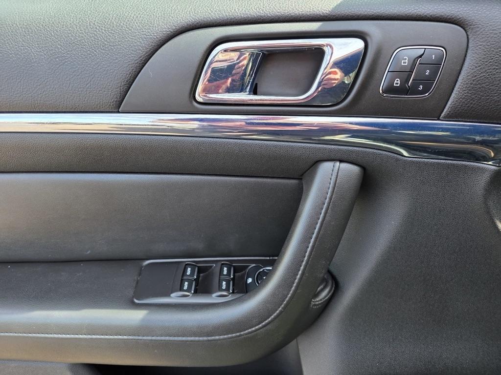 Lincoln MKS 4dr Sdn 3.7L FWD 2015