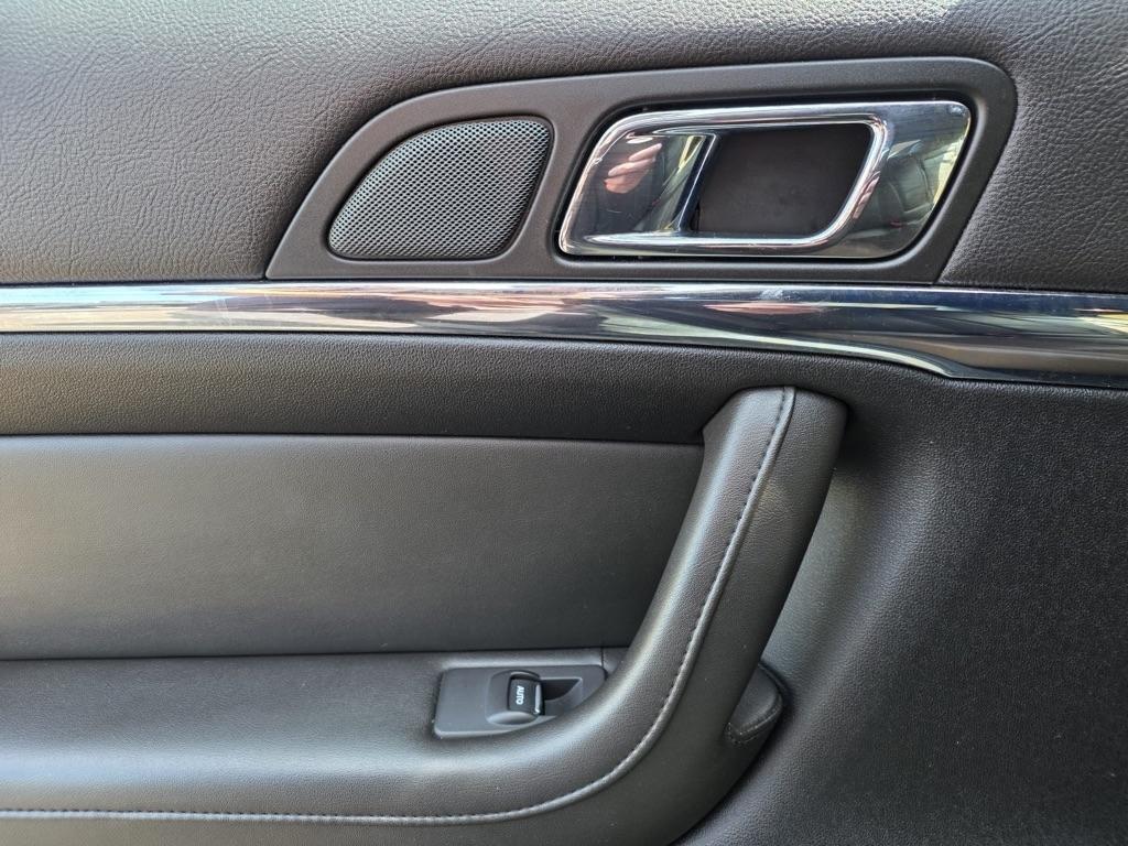 Lincoln MKS 4dr Sdn 3.7L FWD 2015