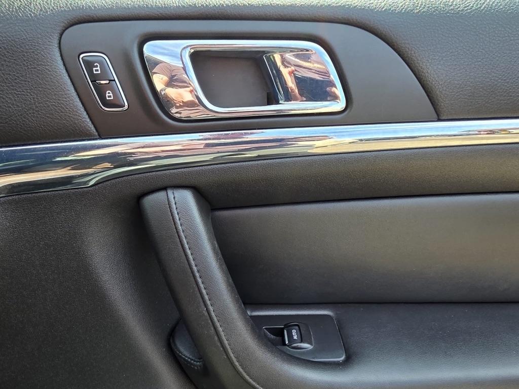 Lincoln MKS 4dr Sdn 3.7L FWD 2015