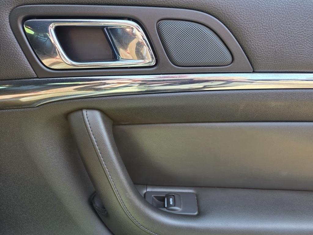 Lincoln MKS 4dr Sdn 3.7L FWD 2015