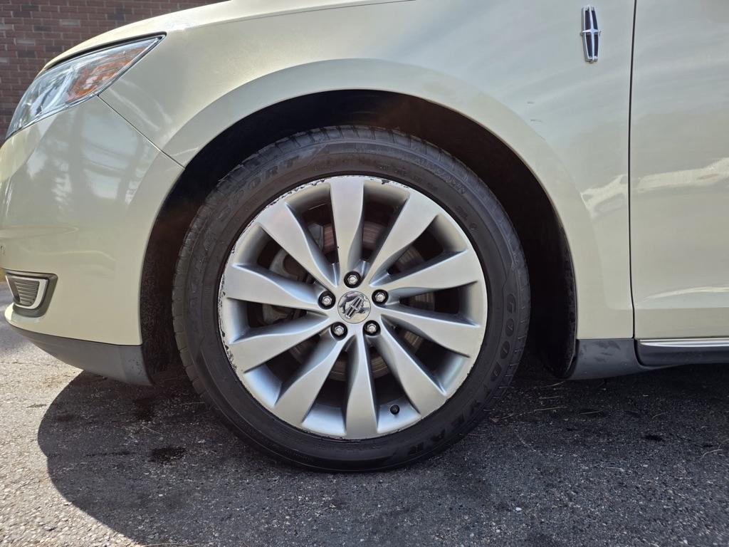 Lincoln MKS 4dr Sdn 3.7L FWD 2015