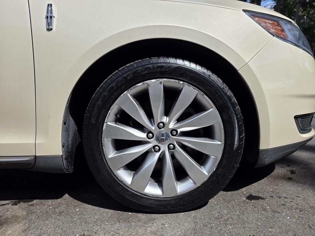 Lincoln MKS 4dr Sdn 3.7L FWD 2015