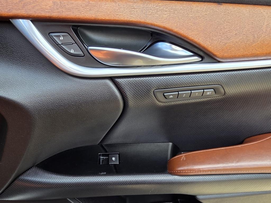 Cadillac XTS 4dr Sdn Luxury Collection FWD 2016
