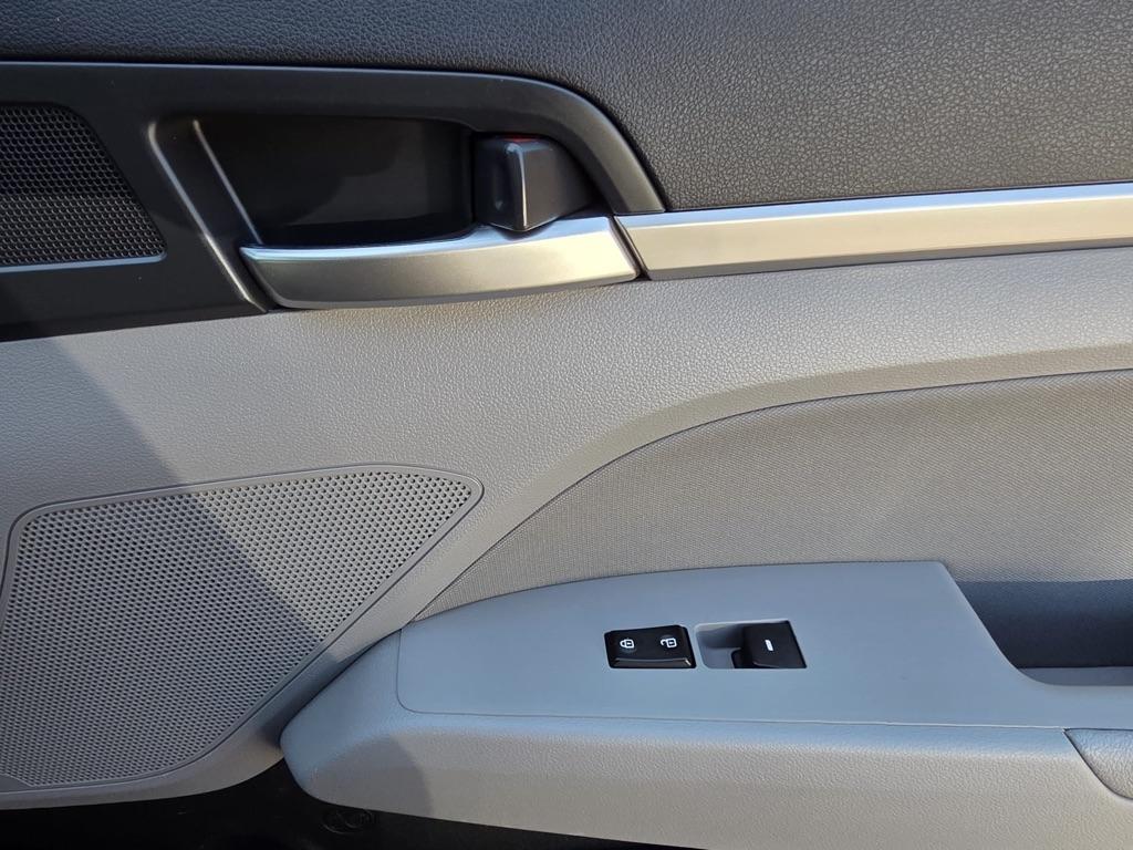 Hyundai Elantra Value Edition IVT 2020