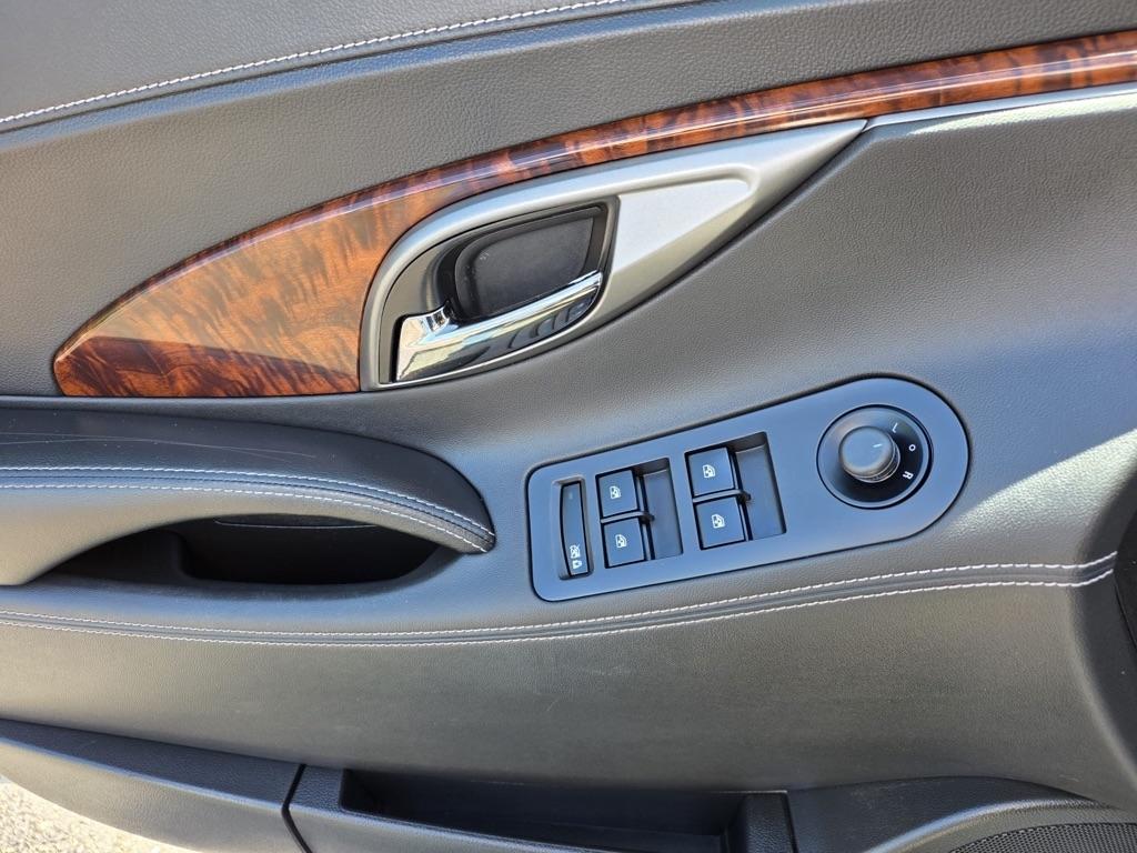 Buick LaCrosse 4dr Sdn Leather FWD 2013