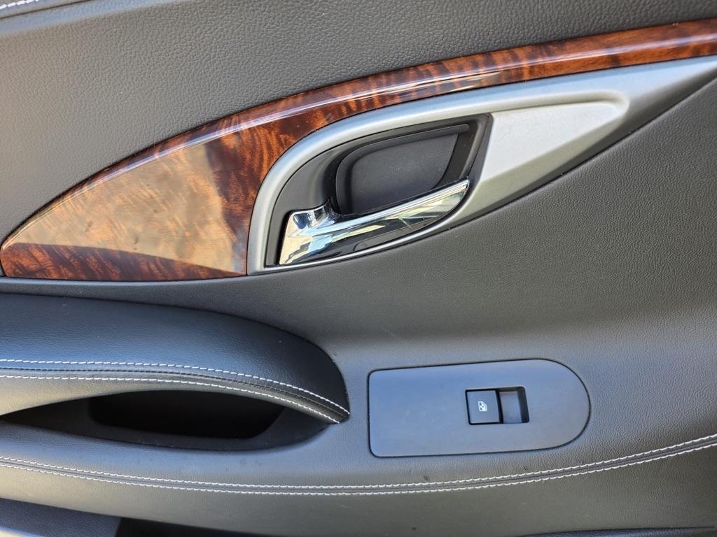 Buick LaCrosse 4dr Sdn Leather FWD 2013