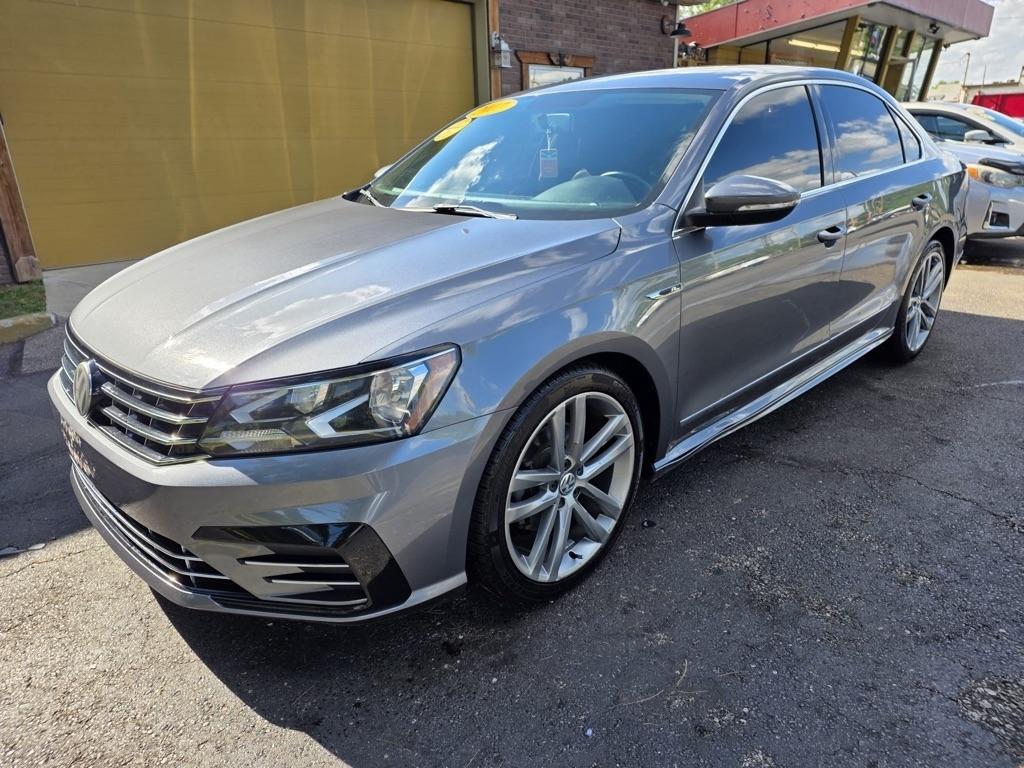 Volkswagen Passat R-Line w/Comfort Pkg Auto 2017