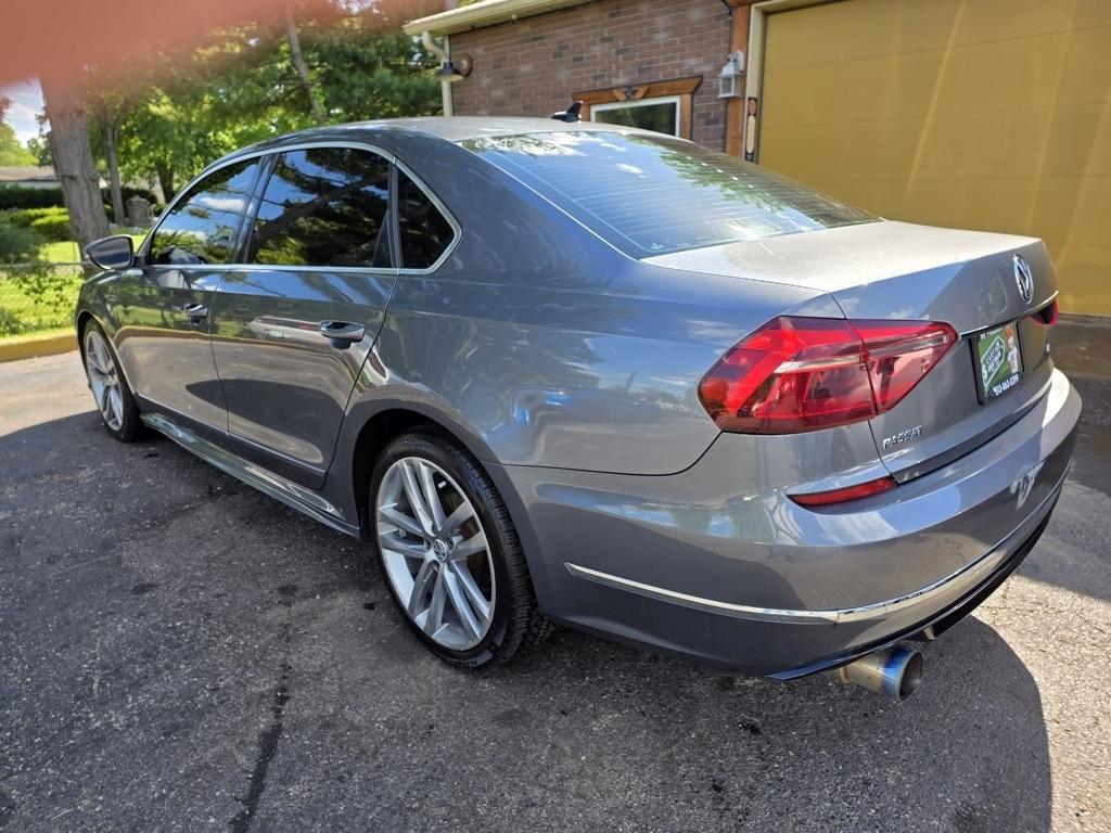 Volkswagen Passat R-Line w/Comfort Pkg Auto 2017