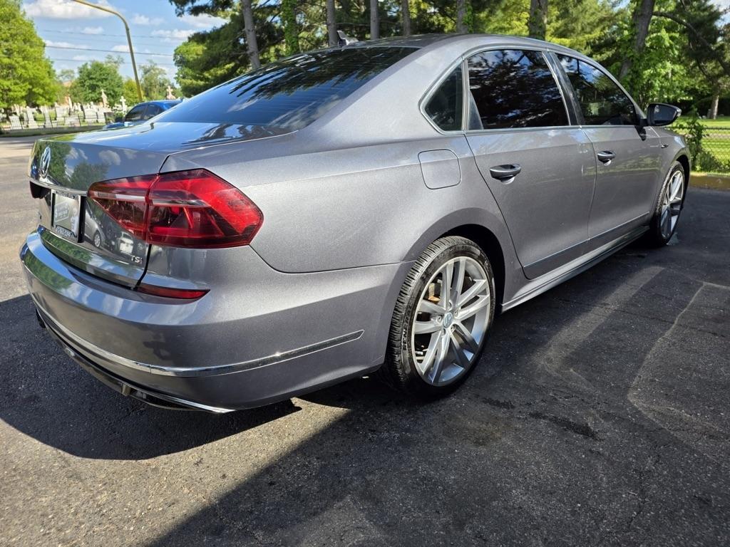 Volkswagen Passat R-Line w/Comfort Pkg Auto 2017