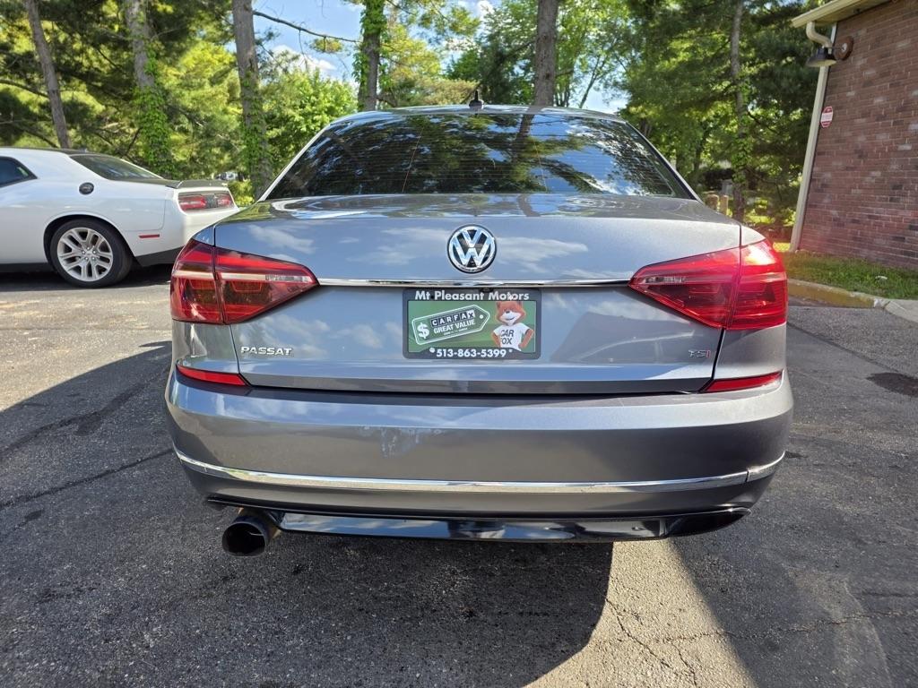 Volkswagen Passat R-Line w/Comfort Pkg Auto 2017