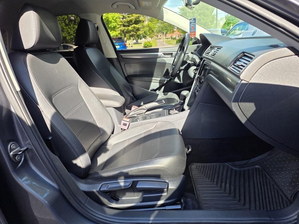 Volkswagen Passat R-Line w/Comfort Pkg Auto 2017
