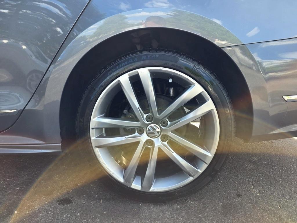Volkswagen Passat R-Line w/Comfort Pkg Auto 2017