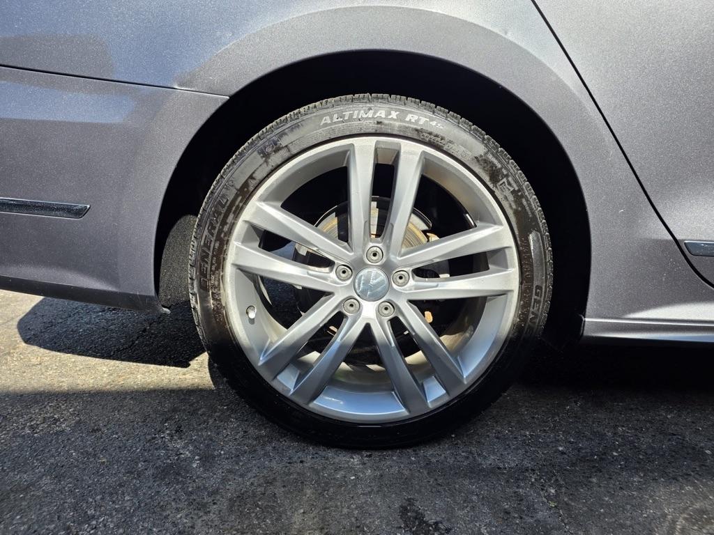 Volkswagen Passat R-Line w/Comfort Pkg Auto 2017