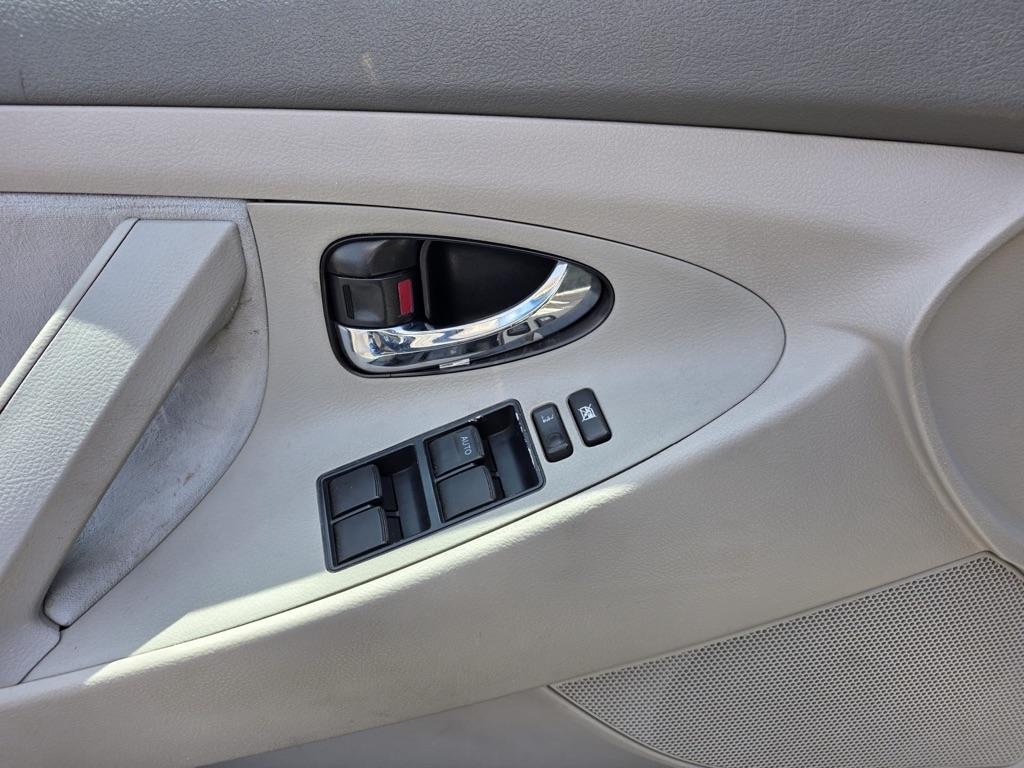 Toyota Camry 4dr Sdn LE Auto (Natl) 2008