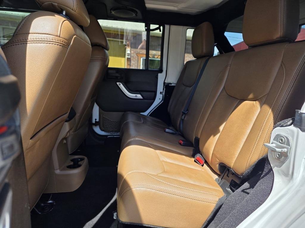 Jeep Wrangler Unlimited 4WD 4dr Sahara 2013