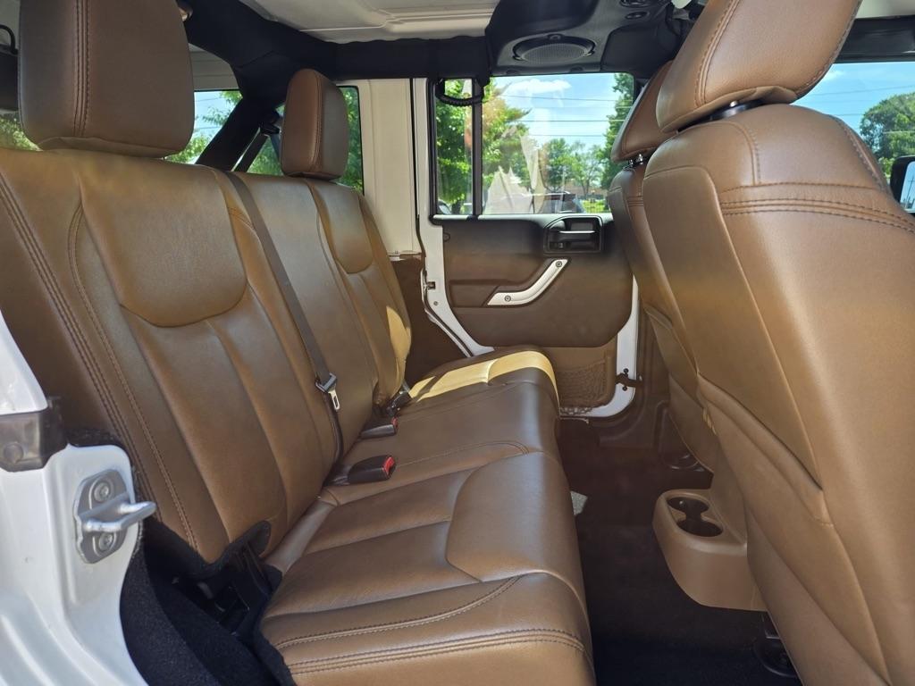 Jeep Wrangler Unlimited 4WD 4dr Sahara 2013