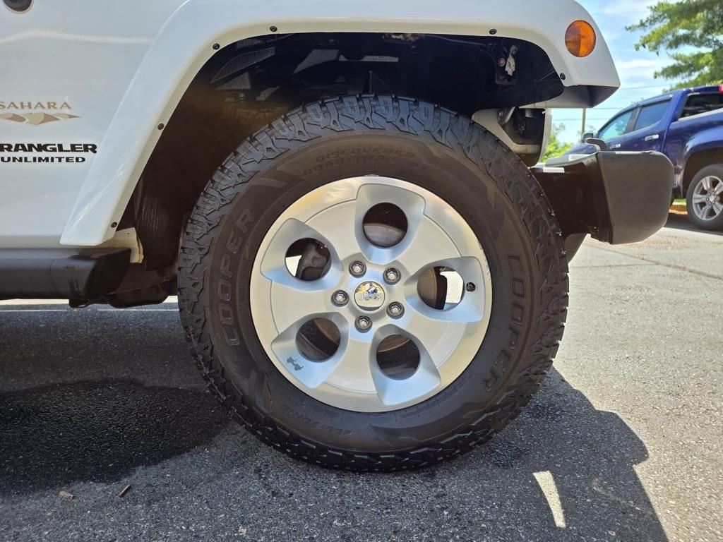 Jeep Wrangler Unlimited 4WD 4dr Sahara 2013
