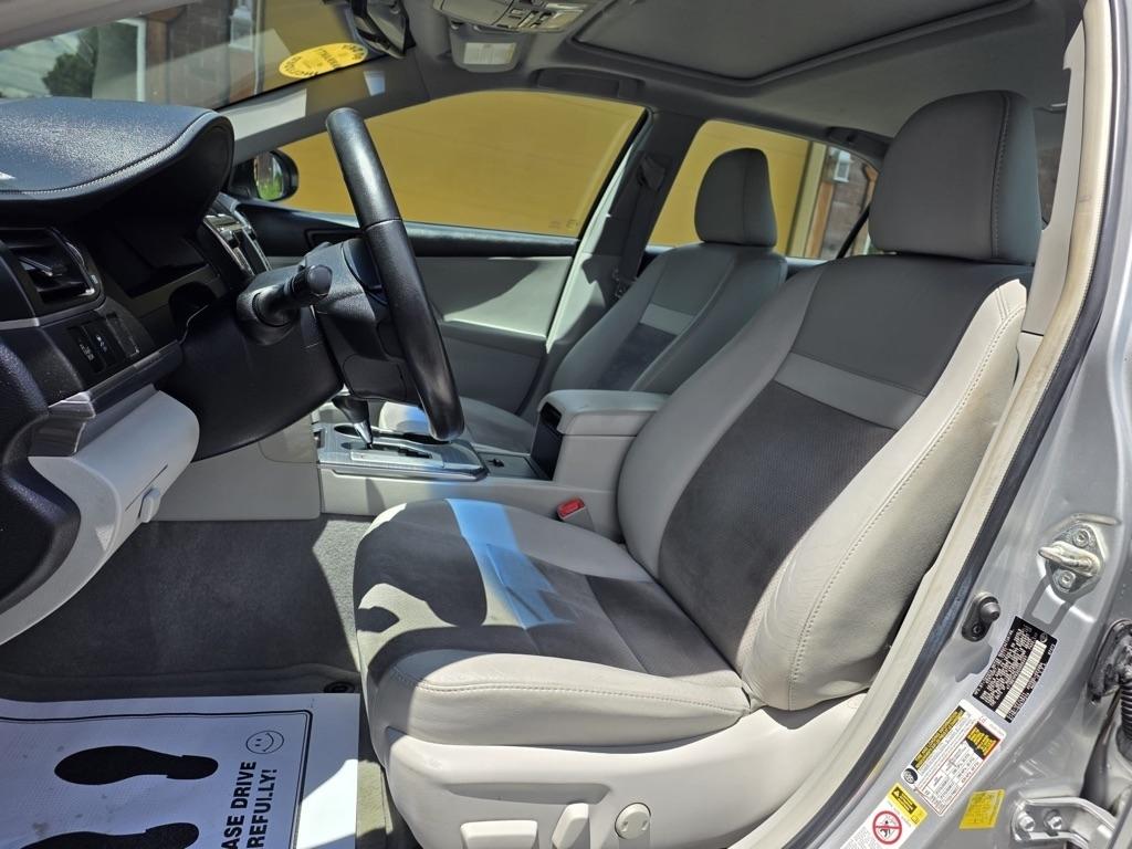 Toyota Camry Hybrid 4dr Sdn XLE (Natl) 2012