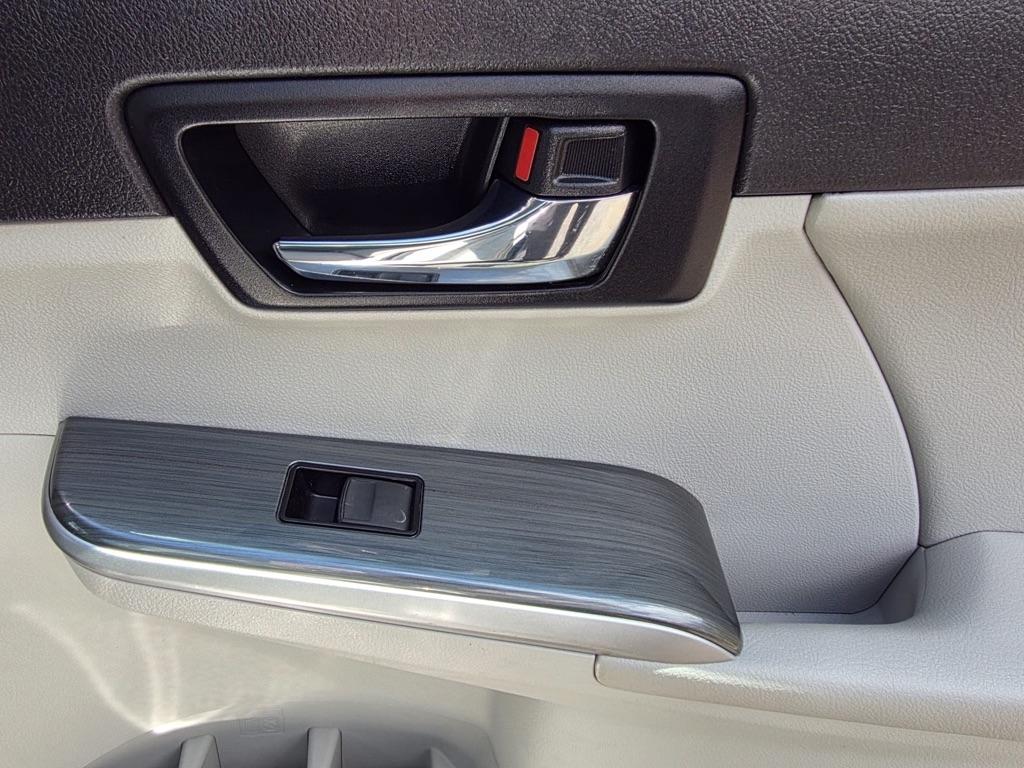 Toyota Camry Hybrid 4dr Sdn XLE (Natl) 2012