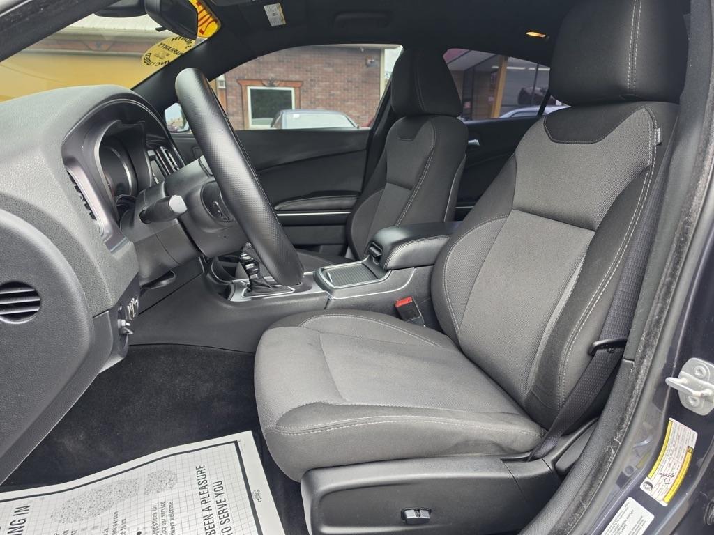 Dodge Charger 4dr Sdn SE RWD 2016
