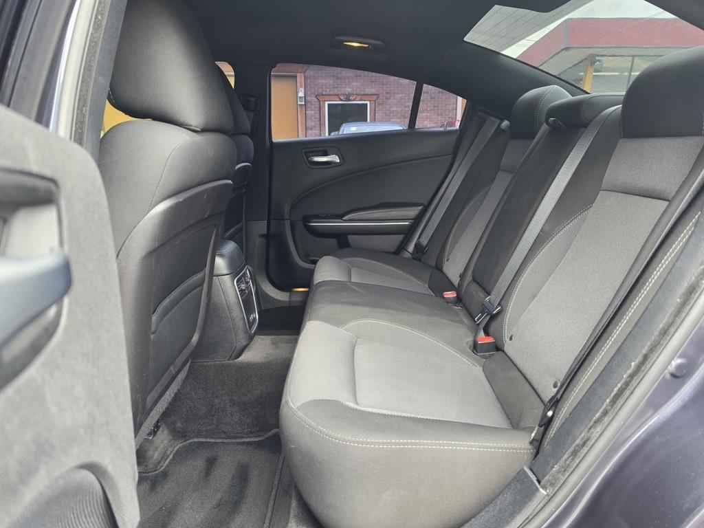Dodge Charger 4dr Sdn SE RWD 2016