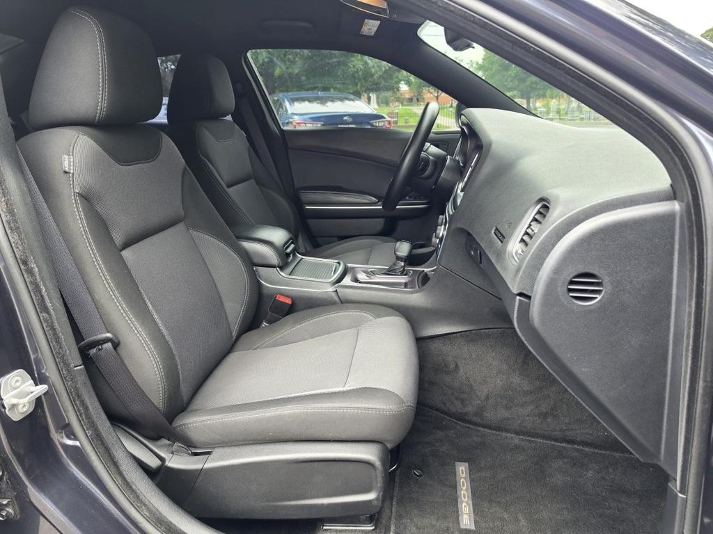 Dodge Charger 4dr Sdn SE RWD 2016