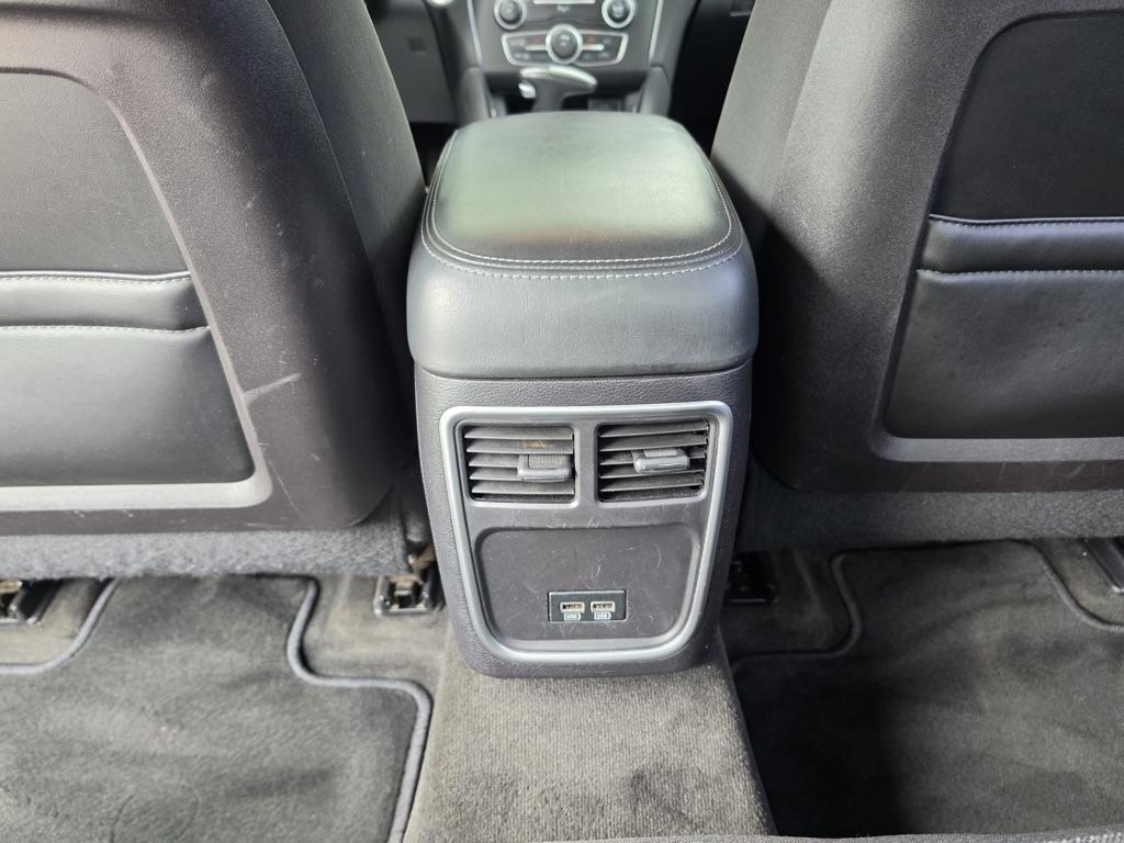 Dodge Charger 4dr Sdn SE RWD 2016