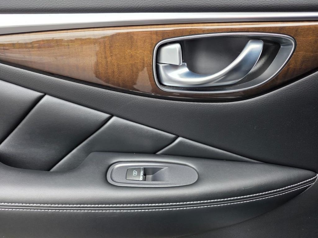 Infiniti Q50 3.0t LUXE RWD 2019