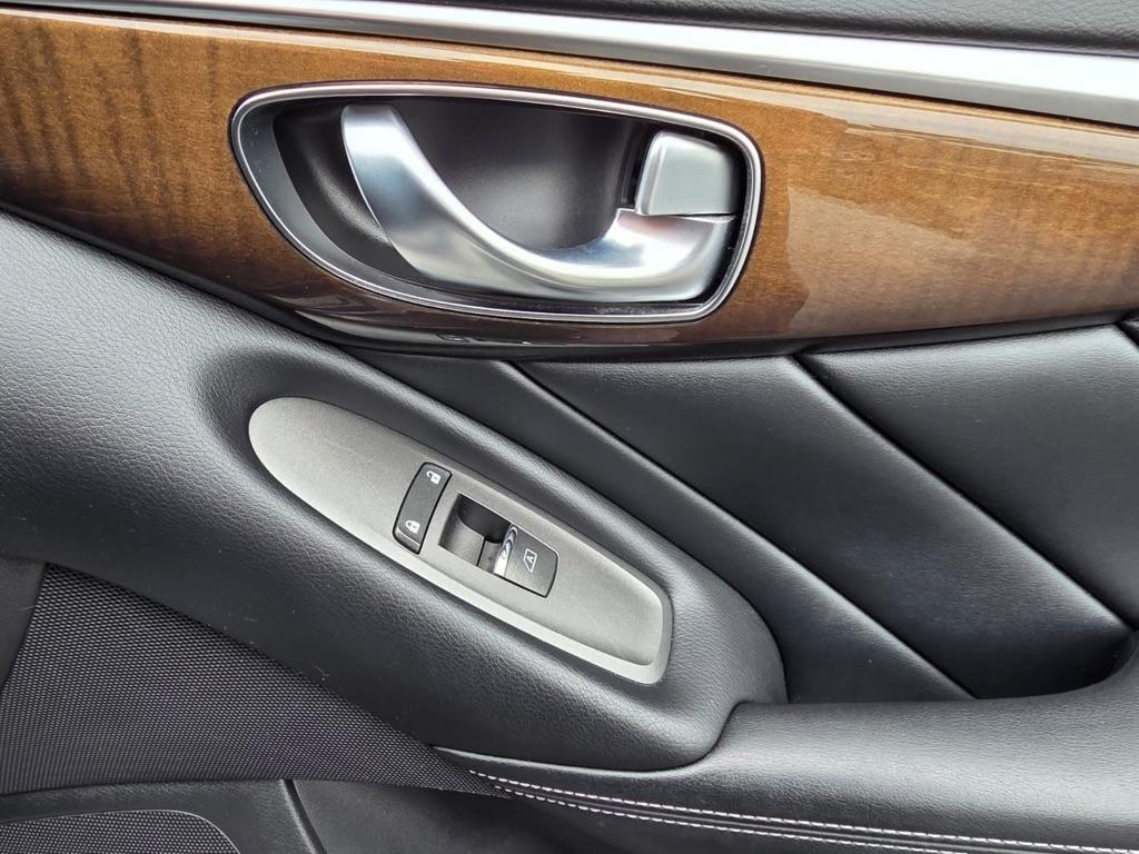 Infiniti Q50 3.0t LUXE RWD 2019