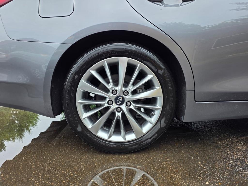 Infiniti Q50 3.0t LUXE RWD 2019