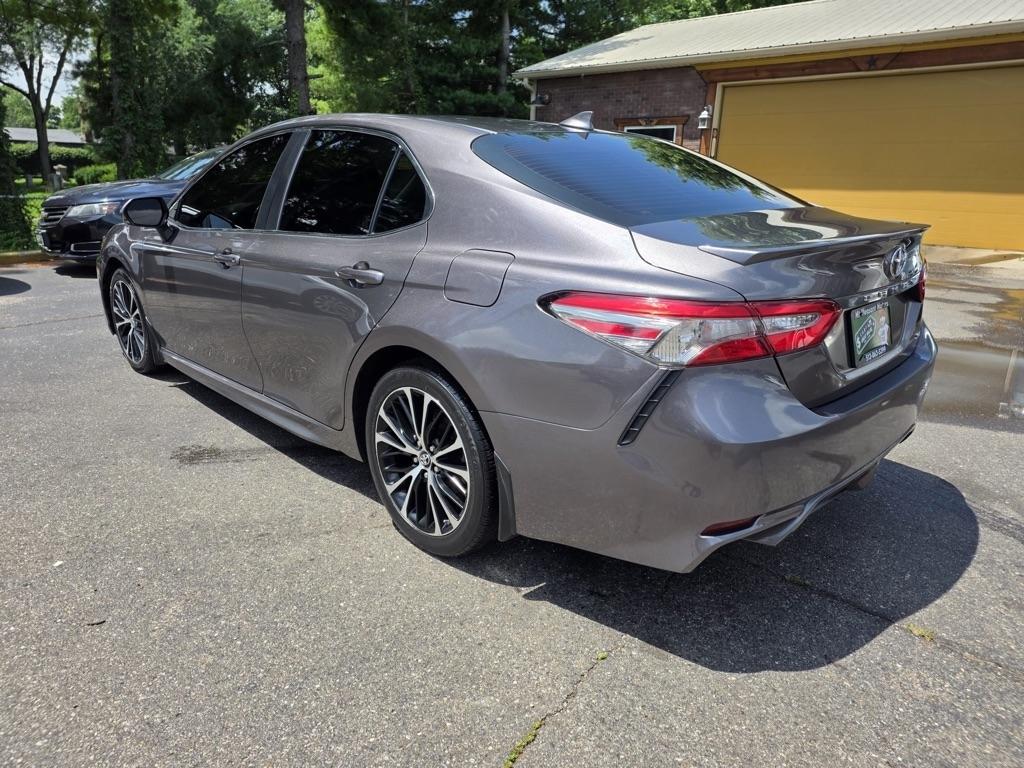 Toyota Camry LE Auto (Natl) 2018