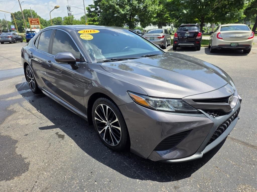 Toyota Camry LE Auto (Natl) 2018